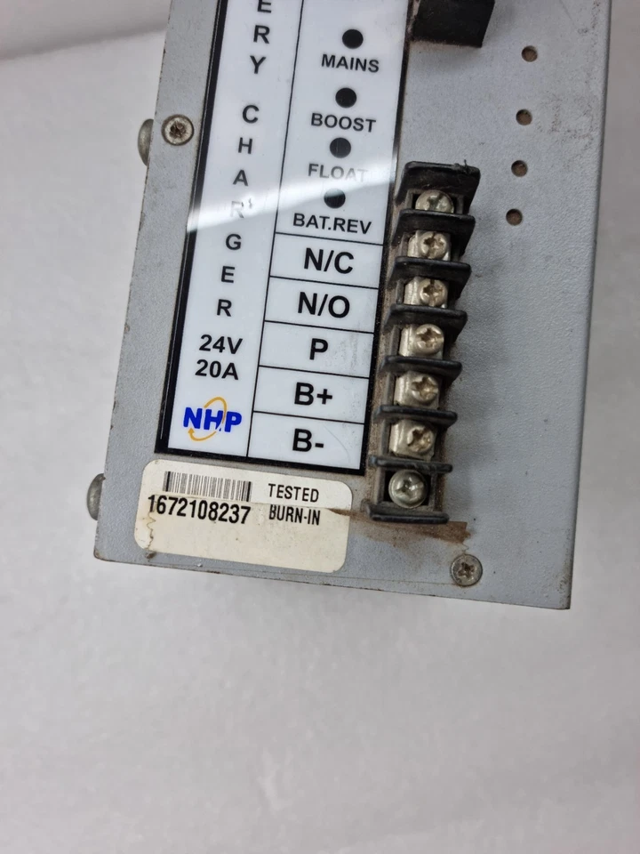 NHP BATTERY CHARGER 24V 20A (FAULTY)